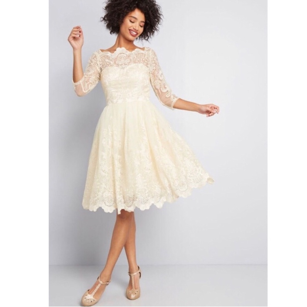 NWT✨CHI CHI LONDON | Gilded Grace Lace Dress